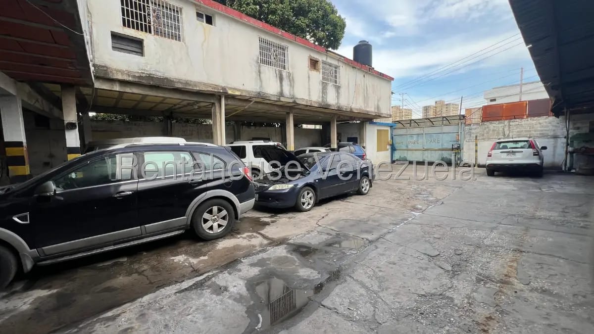 Amplio local comercial multiproposito en venta con apartamentos, zona norte - 9