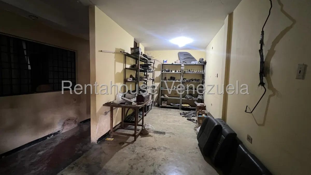 Amplio local comercial multiproposito en venta con apartamentos, zona norte - 11