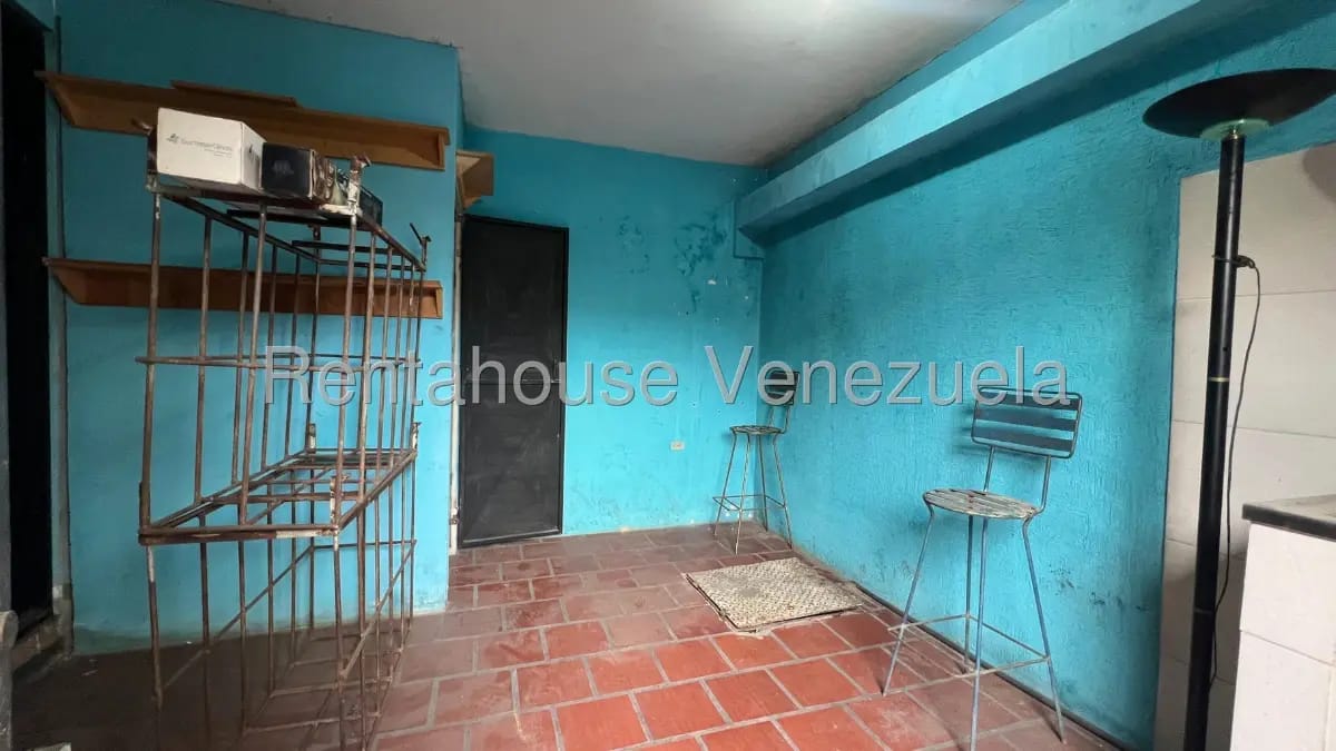 Amplio local comercial multiproposito en venta con apartamentos, zona norte - 12