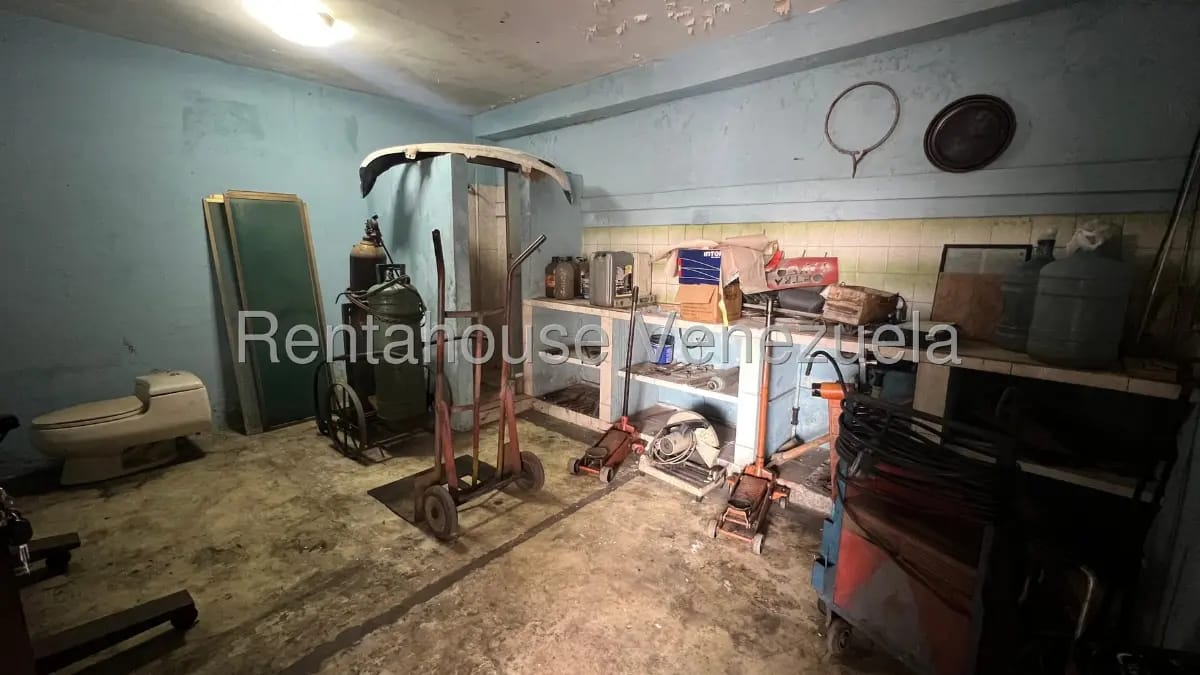 Amplio local comercial multiproposito en venta con apartamentos, zona norte - 13