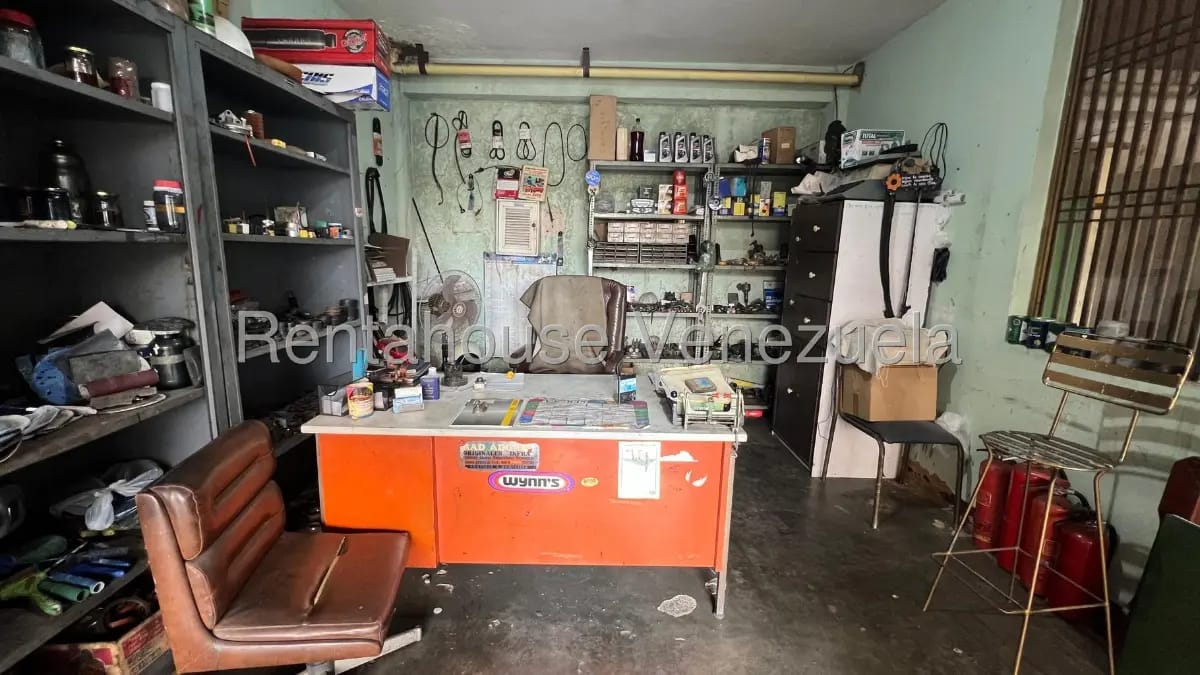 Amplio local comercial multiproposito en venta con apartamentos, zona norte - 14