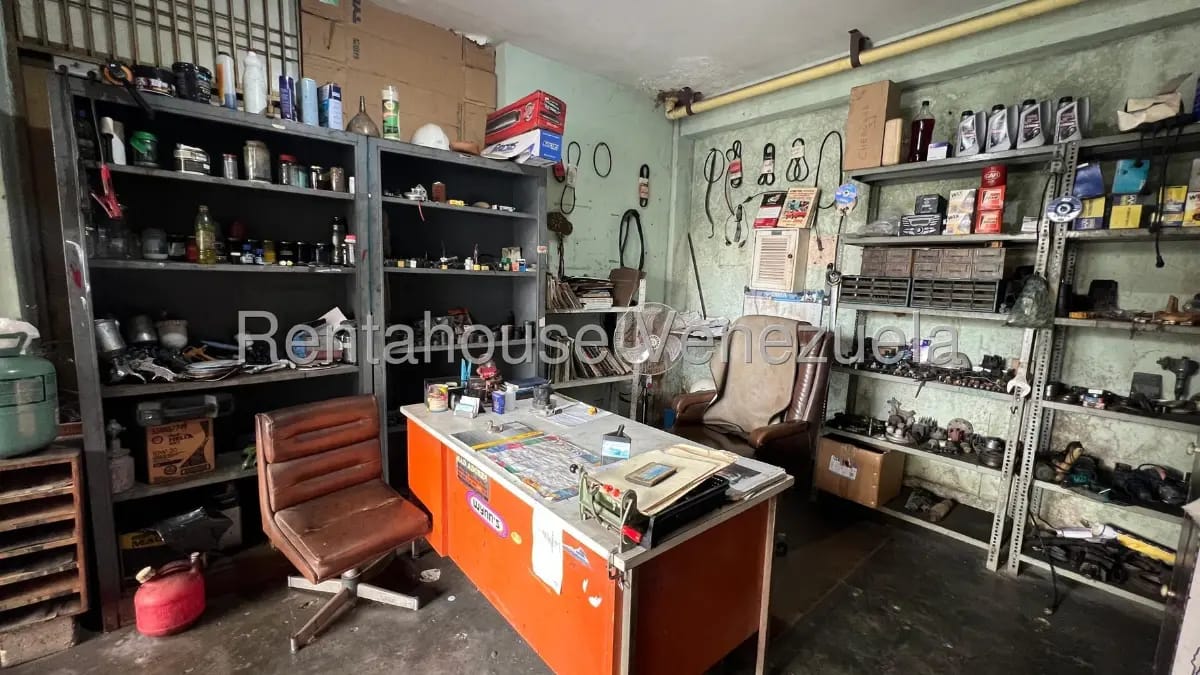 Amplio local comercial multiproposito en venta con apartamentos, zona norte - 15