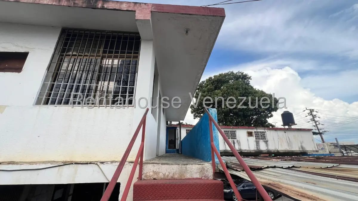 Amplio local comercial multiproposito en venta con apartamentos, zona norte - 17