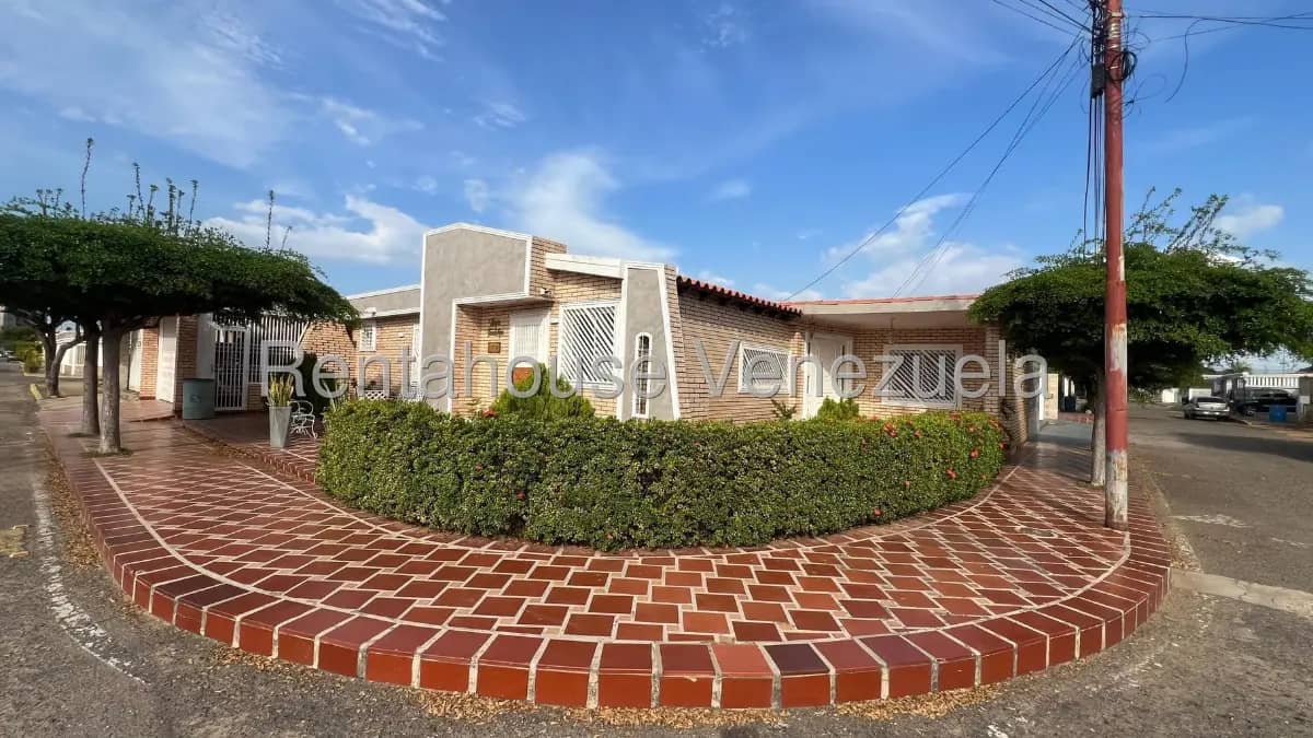 Amplia casa en venta en esquina zona oeste, Santa Fe 3.