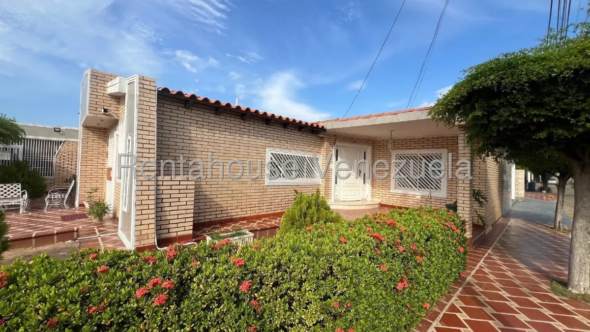 Amplia casa en venta en esquina zona oeste, Santa Fe 3. - 3