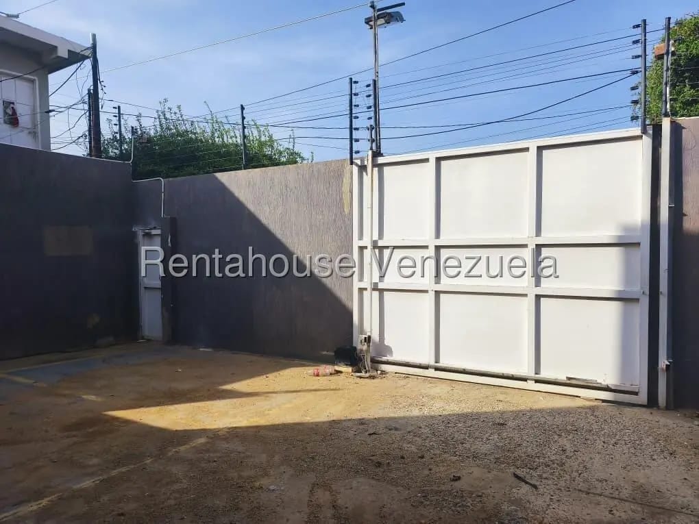 Amplio galpón en venta con excelente ubicación, 18 de octubre. - 2