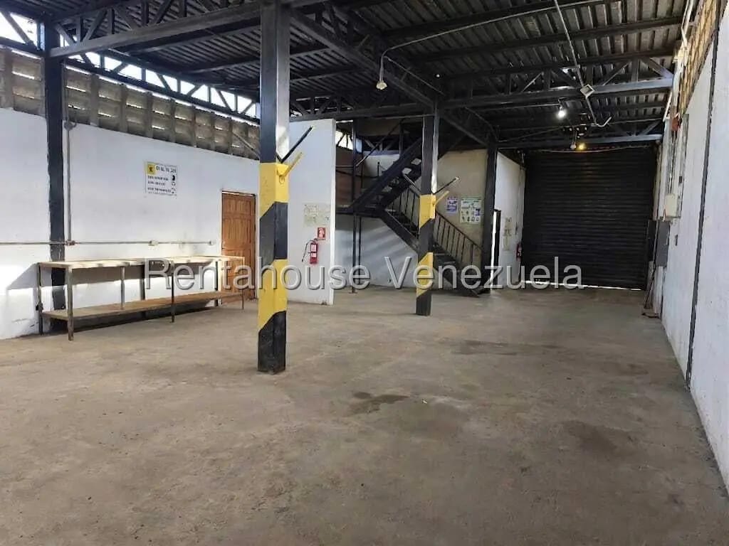 Amplio galpón en venta con excelente ubicación, 18 de octubre. - 7