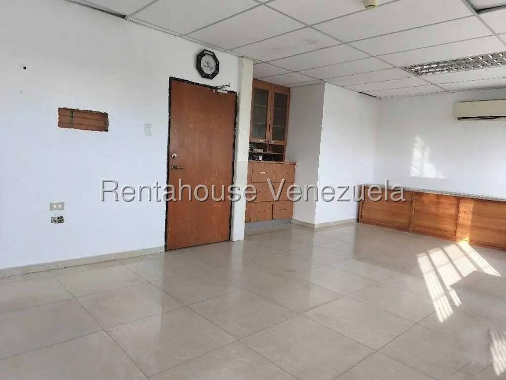 Amplio galpón en venta con excelente ubicación, 18 de octubre. - 12