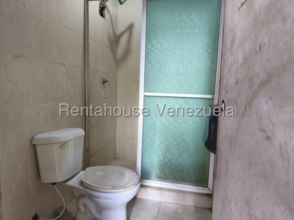 Amplio galpón en venta con excelente ubicación, 18 de octubre. - 16