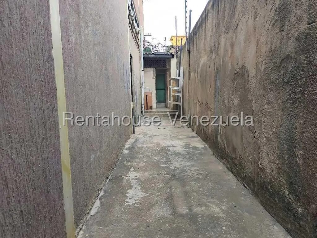 Amplio galpón en venta con excelente ubicación, 18 de octubre. - 18