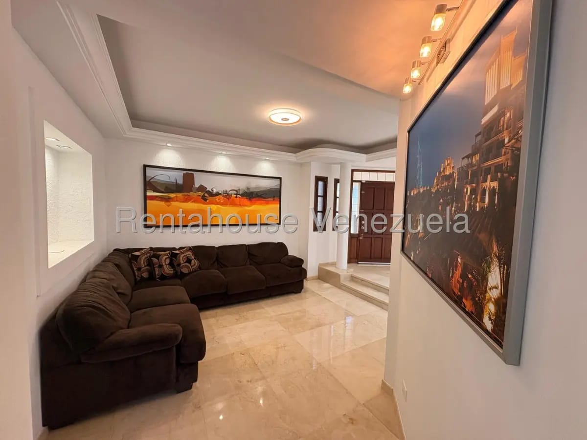 Lujoso Townhouse en venta con piscina zona norte Villa Antañona. - 8