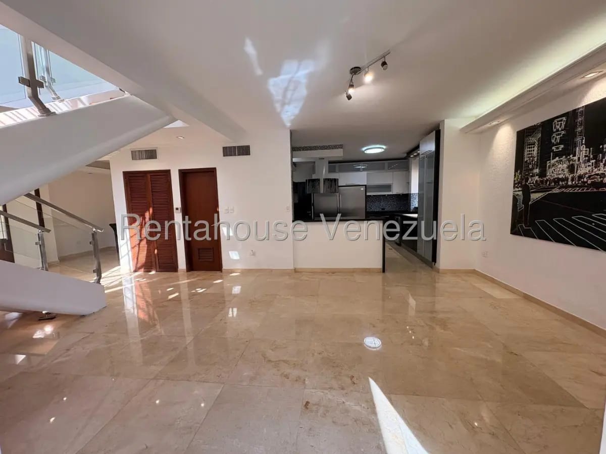 Lujoso Townhouse en venta con piscina zona norte Villa Antañona. - 10