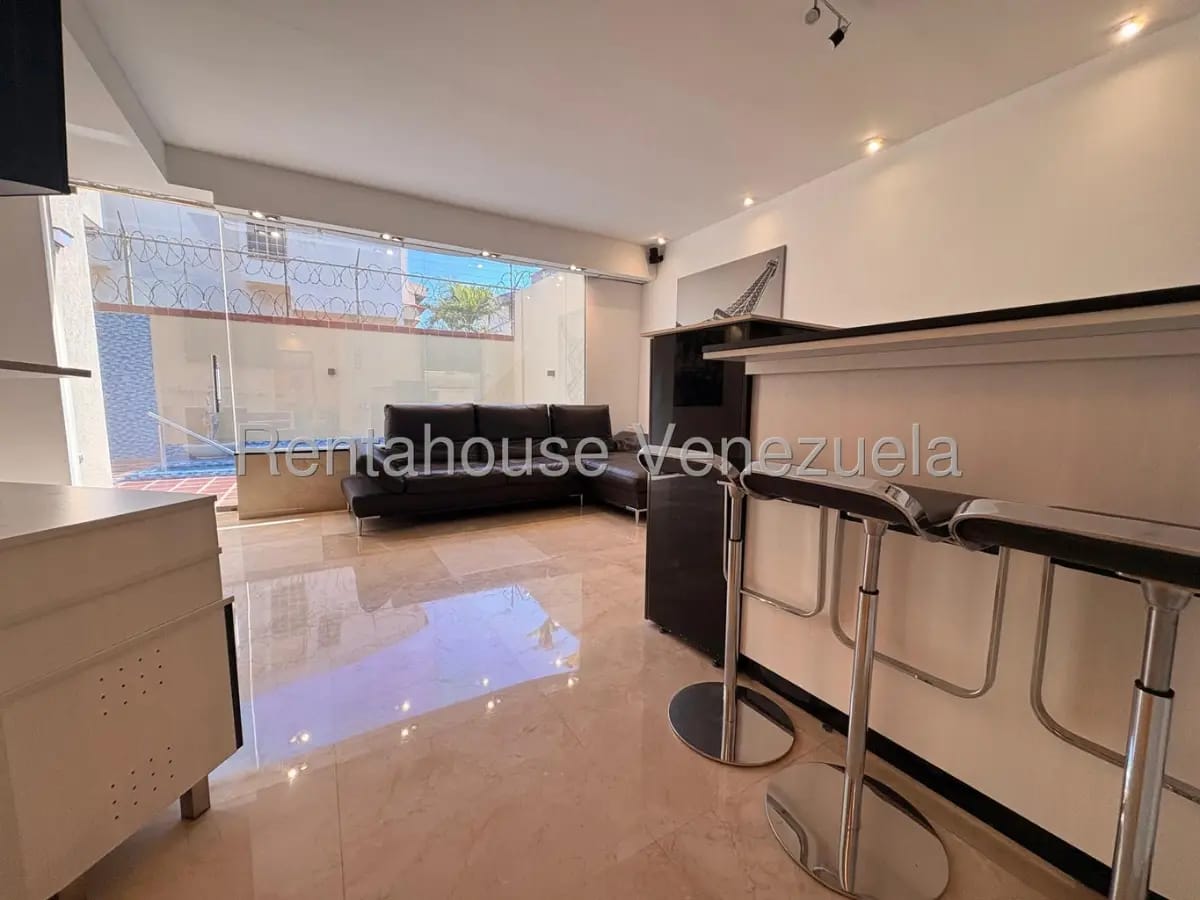 Lujoso Townhouse en venta con piscina zona norte Villa Antañona. - 13