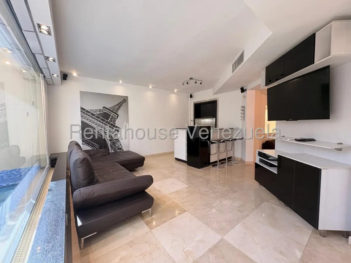 Lujoso Townhouse en venta con piscina zona norte Villa Antañona. - 14