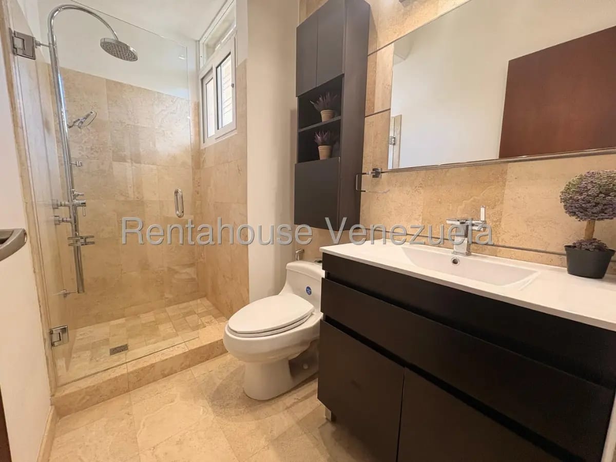 Lujoso Townhouse en venta con piscina zona norte Villa Antañona. - 21