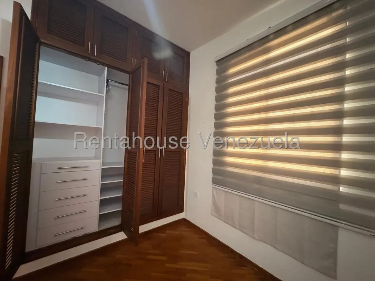 Lujoso Townhouse en venta con piscina zona norte Villa Antañona. - 23