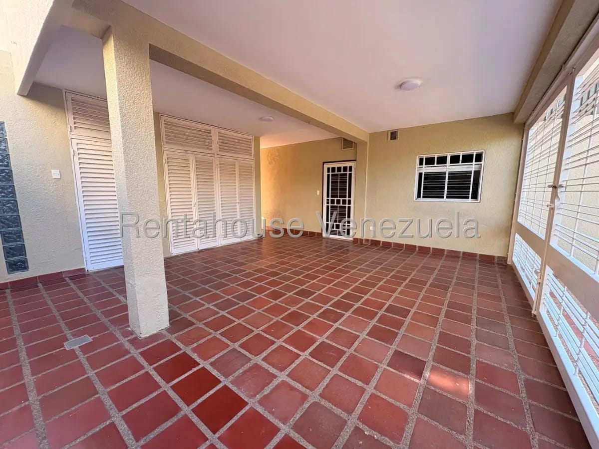 Lujoso Townhouse en venta con piscina zona norte Villa Antañona. - 29