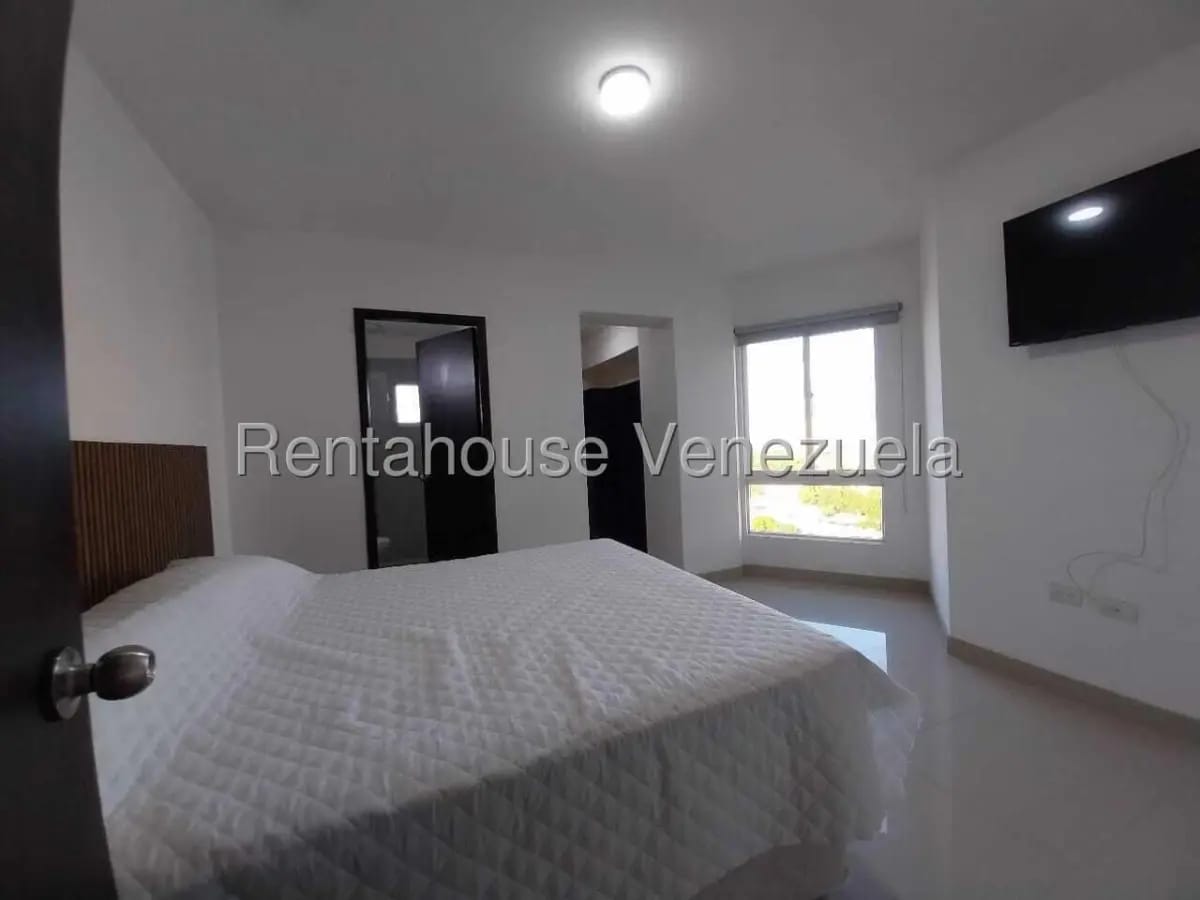 Apartamento en alquiler amoblado con pozo y planta eléctrica, edf. Camila. Sect. Bellas Artes - 14