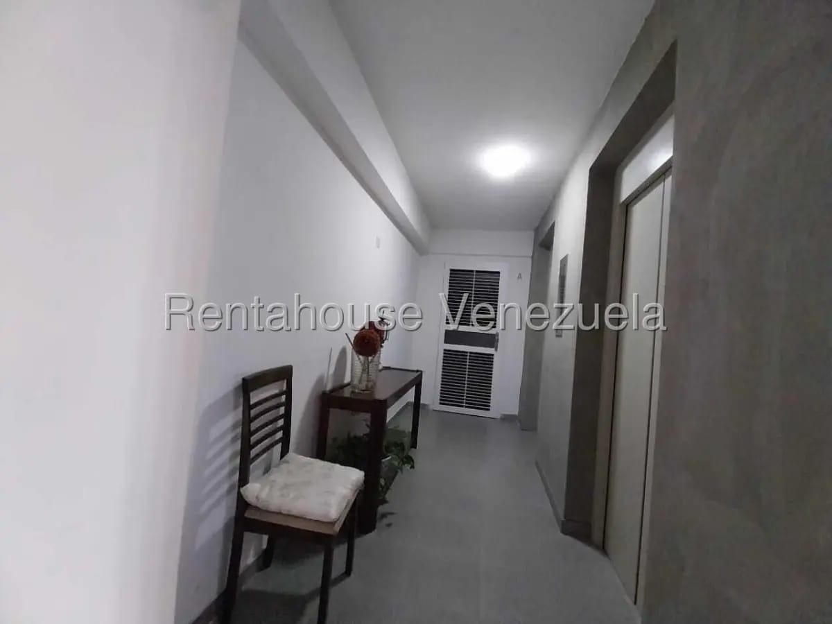 Apartamento en alquiler amoblado con pozo y planta eléctrica, edf. Camila. Sect. Bellas Artes - 15