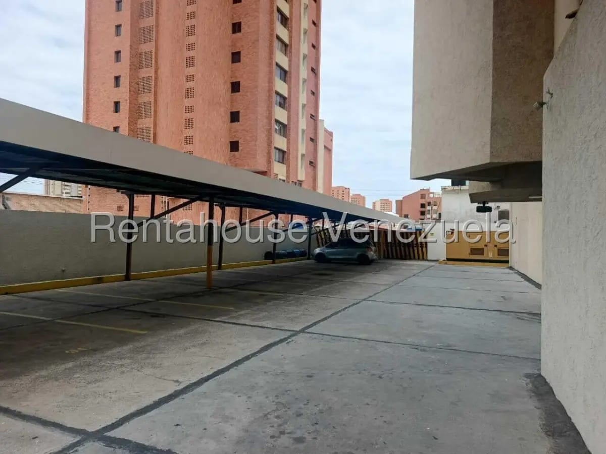Apartamento en alquiler amoblado con pozo y planta eléctrica, edf. Camila. Sect. Bellas Artes - 17