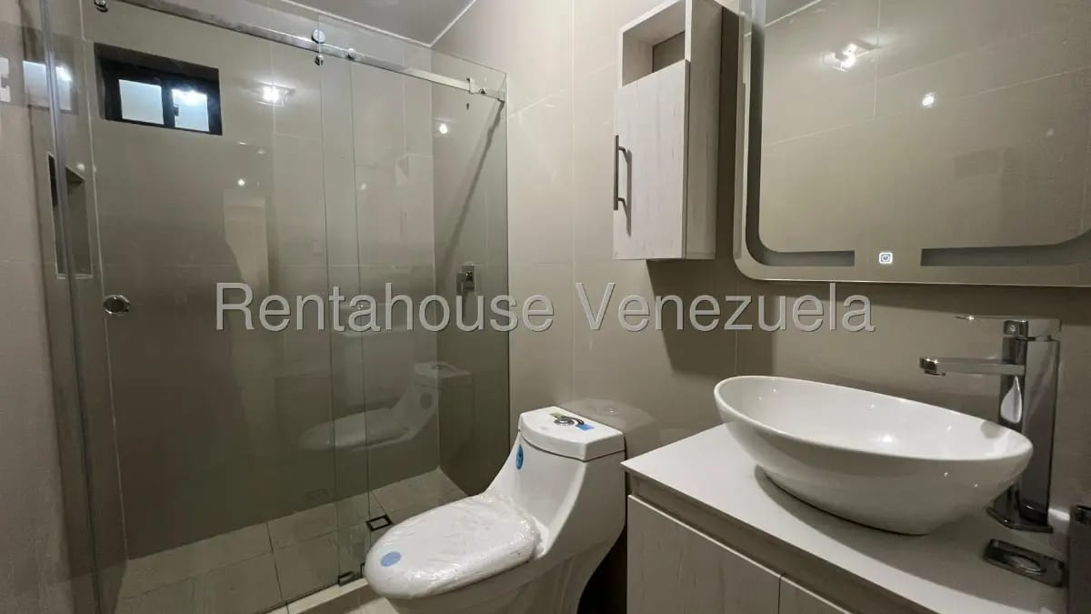 Hermoso apartamento en venta planta baja actualizado, edf.Sierra Bonita, Zapara. Maracaibo - 11