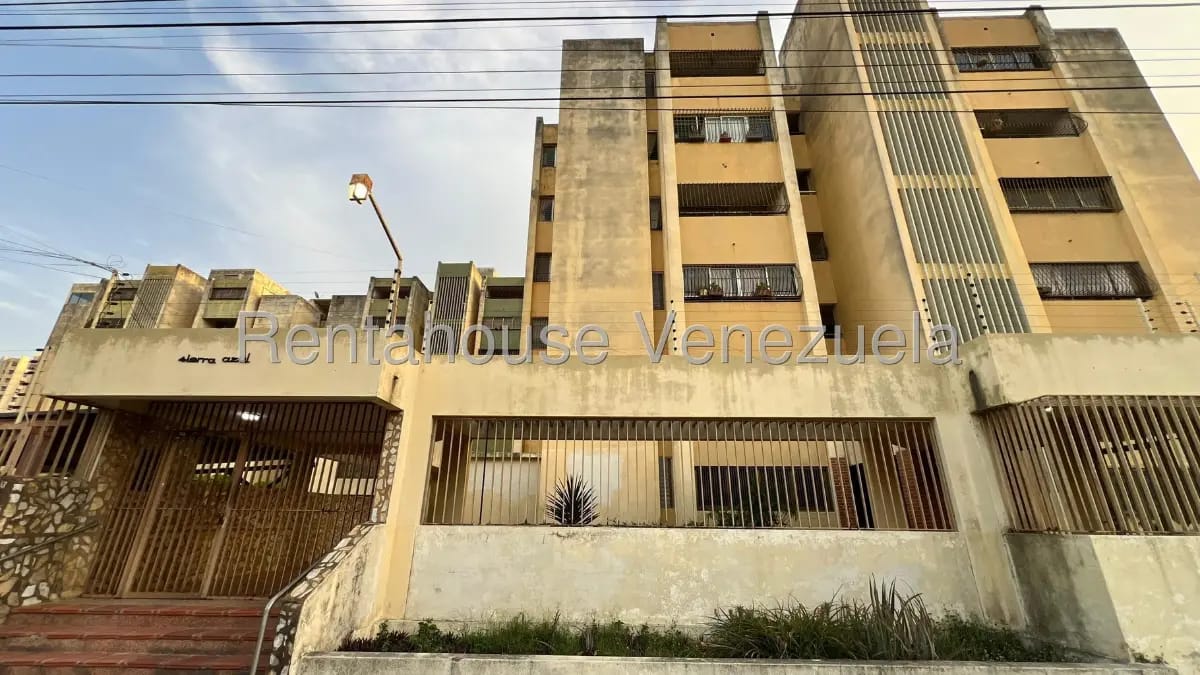 Hermoso apartamento en venta planta baja actualizado, edf.Sierra Bonita, Zapara. Maracaibo - 13