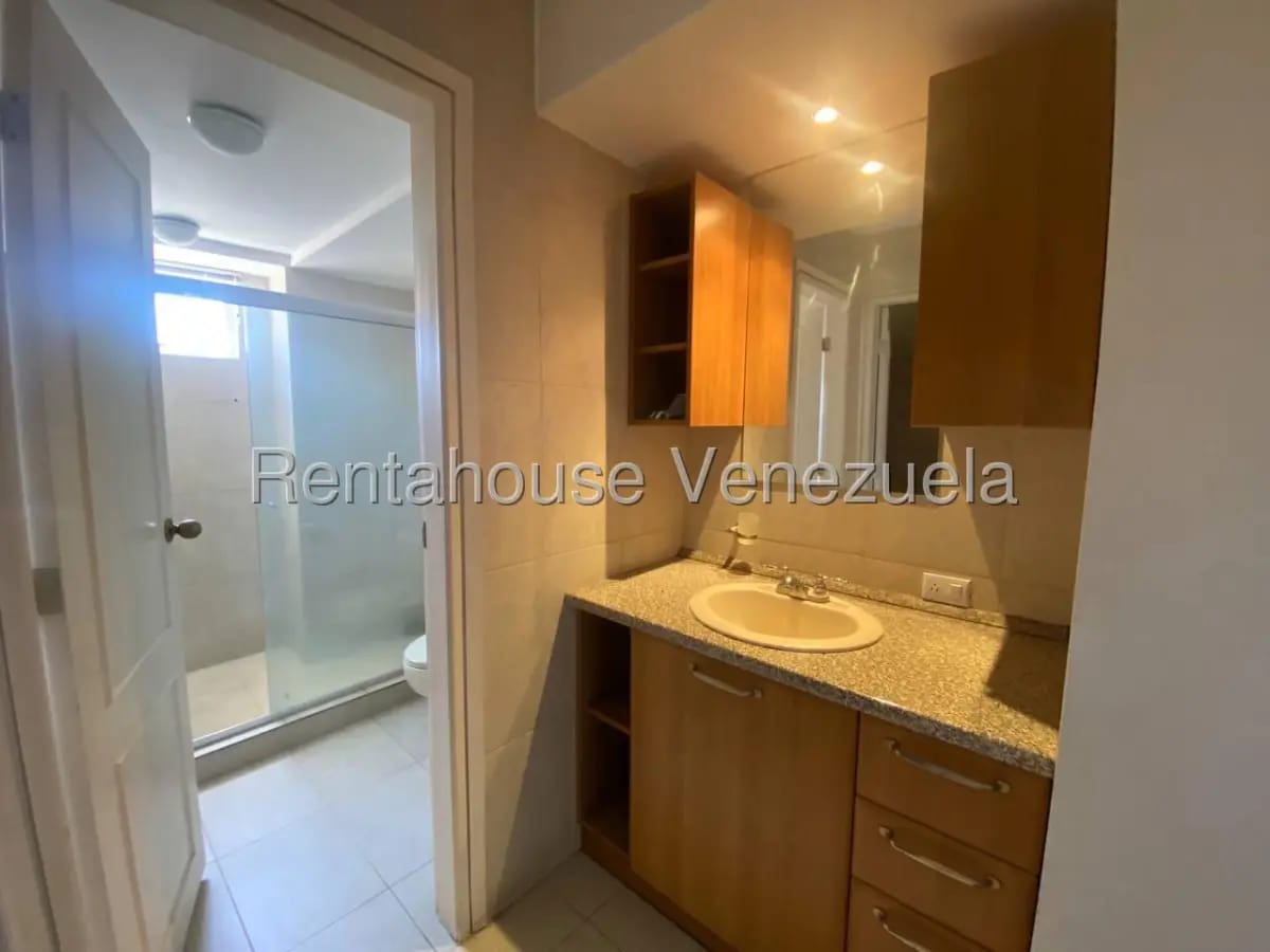 APARTAMENTO EN ALQUILER EN SECTOR LA LAGO - 3