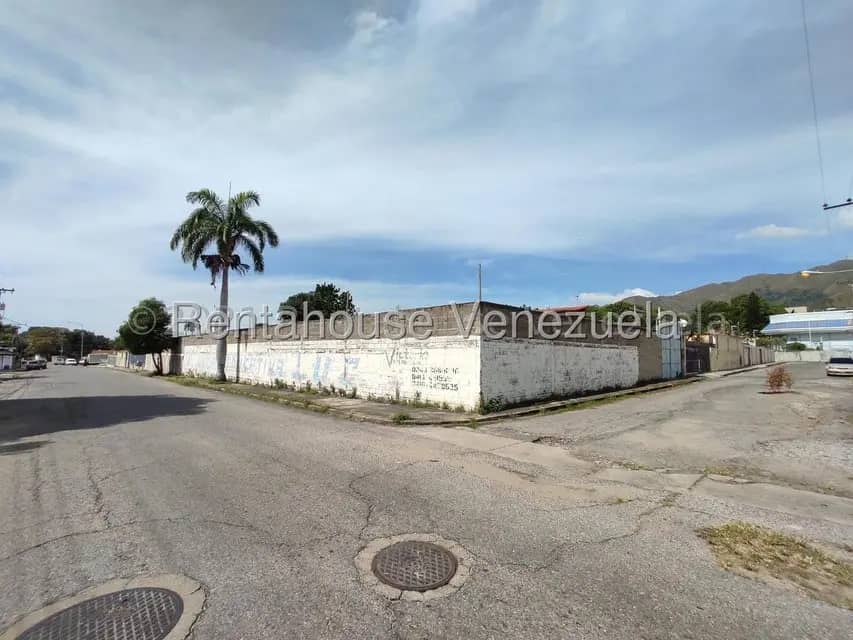 TERRENO EN VENTA EN BARRIO SUCRE LAS DELICIAS MARACAY 26-19110