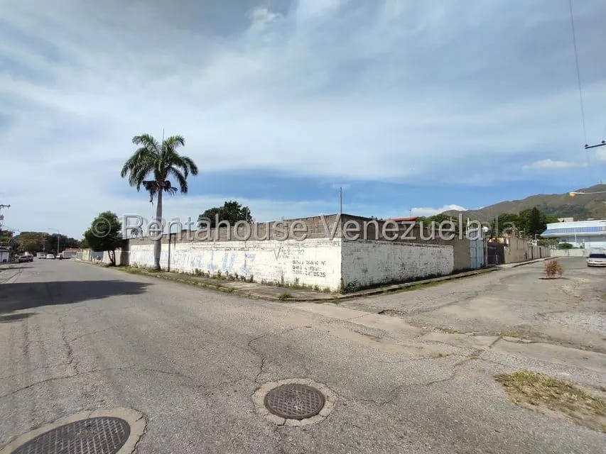 TERRENO EN VENTA EN BARRIO SUCRE LAS DELICIAS MARACAY 26-19110
