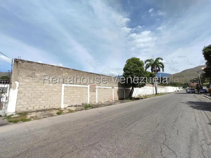 TERRENO EN VENTA EN BARRIO SUCRE LAS DELICIAS MARACAY 26-19110 - 2