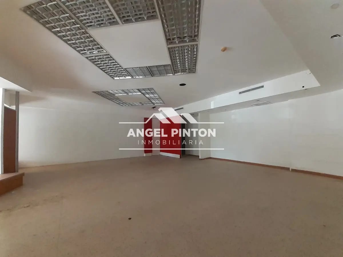 API 9302 LOCAL COMERCIAL ALQUILER CC PASEO LAS DELICIAS MARACAIBO VENEZUELA