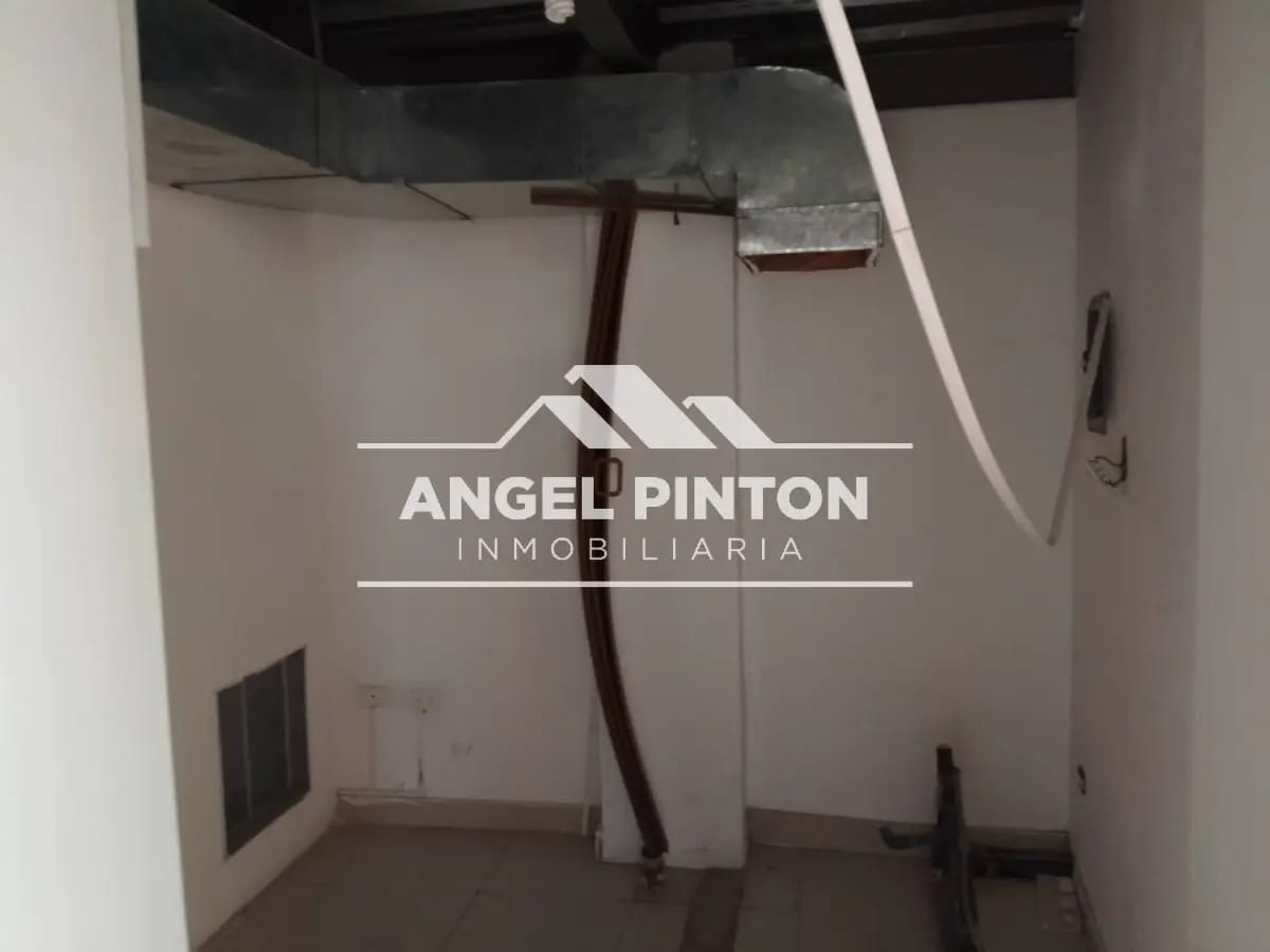 API 9473 LOCAL COMERCIAL ALQUILER AV BELLA VISTA MARACAIBO VENEZUELA $ 350. Johnny Graterol - 4