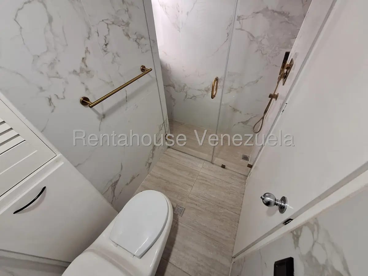 Bello y Cómodo APartamento en Alquiler La Castellana El Pedregal, Caracas - 12