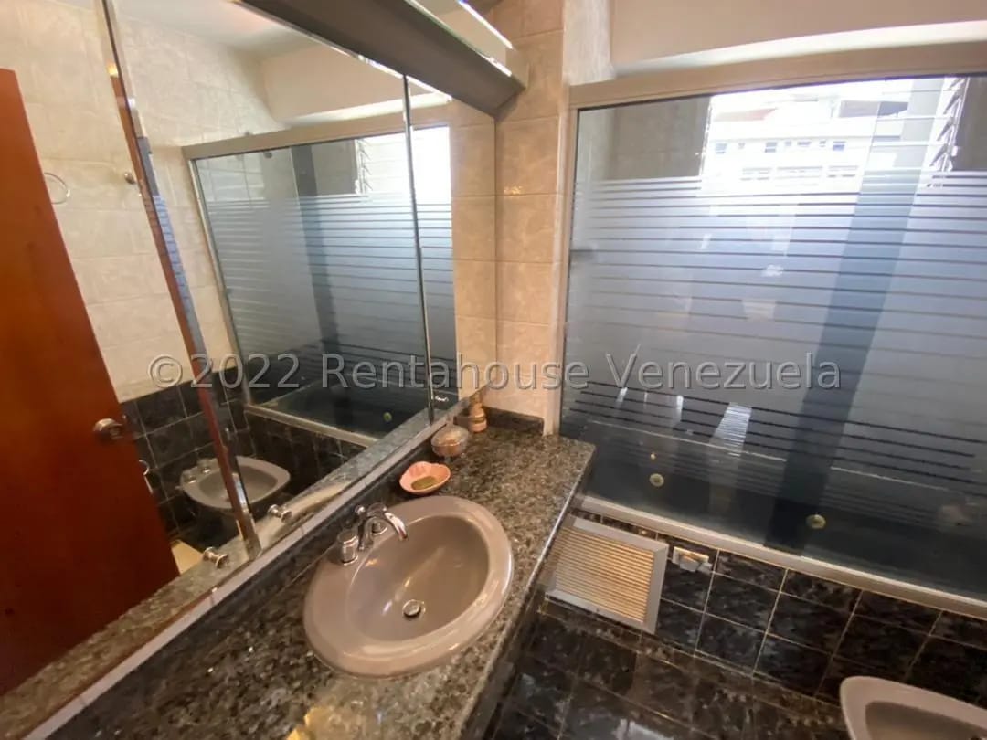 Amplio y Diafano Apartamento En Venta Los Caobos, Caracas. 1 Apartamento por Piso - 11