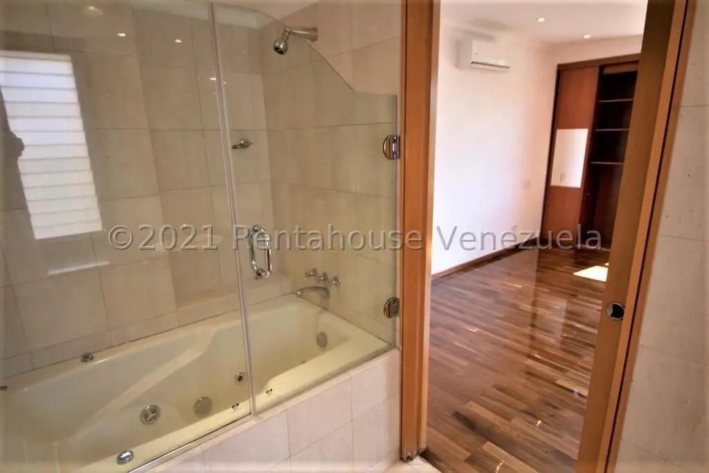 Bello y Cómodo Apartamento en Venta Los Samanes, Caracas - 5