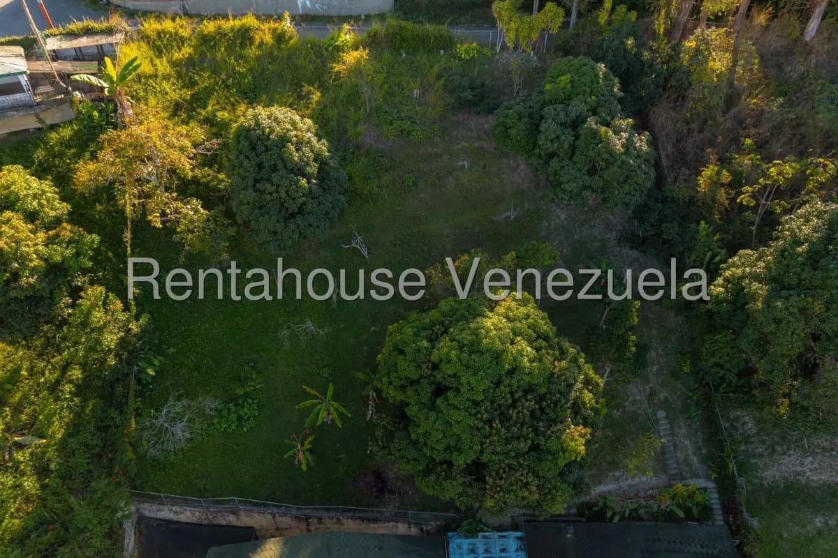 Excelente y Amplia Casa En Venta El Placer, Caracas con Increible Vista Panoramica - 2