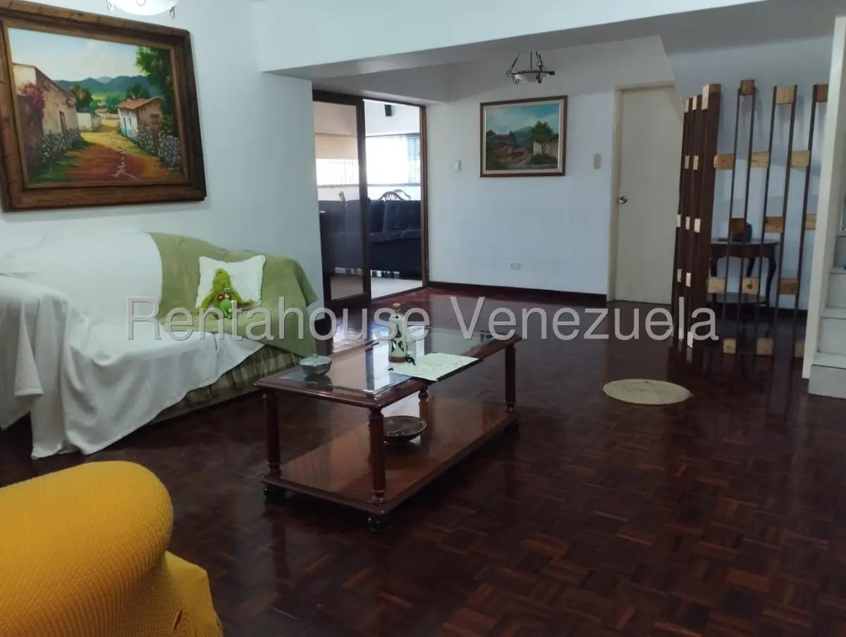 Excelente y Amplio Apartamento (PH) en Venta Los Chaguaramos, Caracas - 2