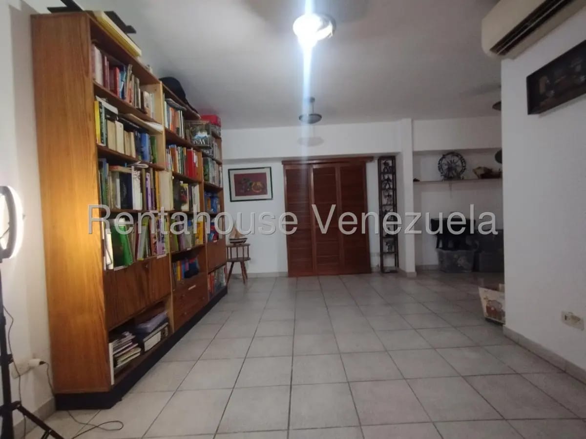Excelente y Amplio Apartamento (PH) en Venta Los Chaguaramos, Caracas - 9