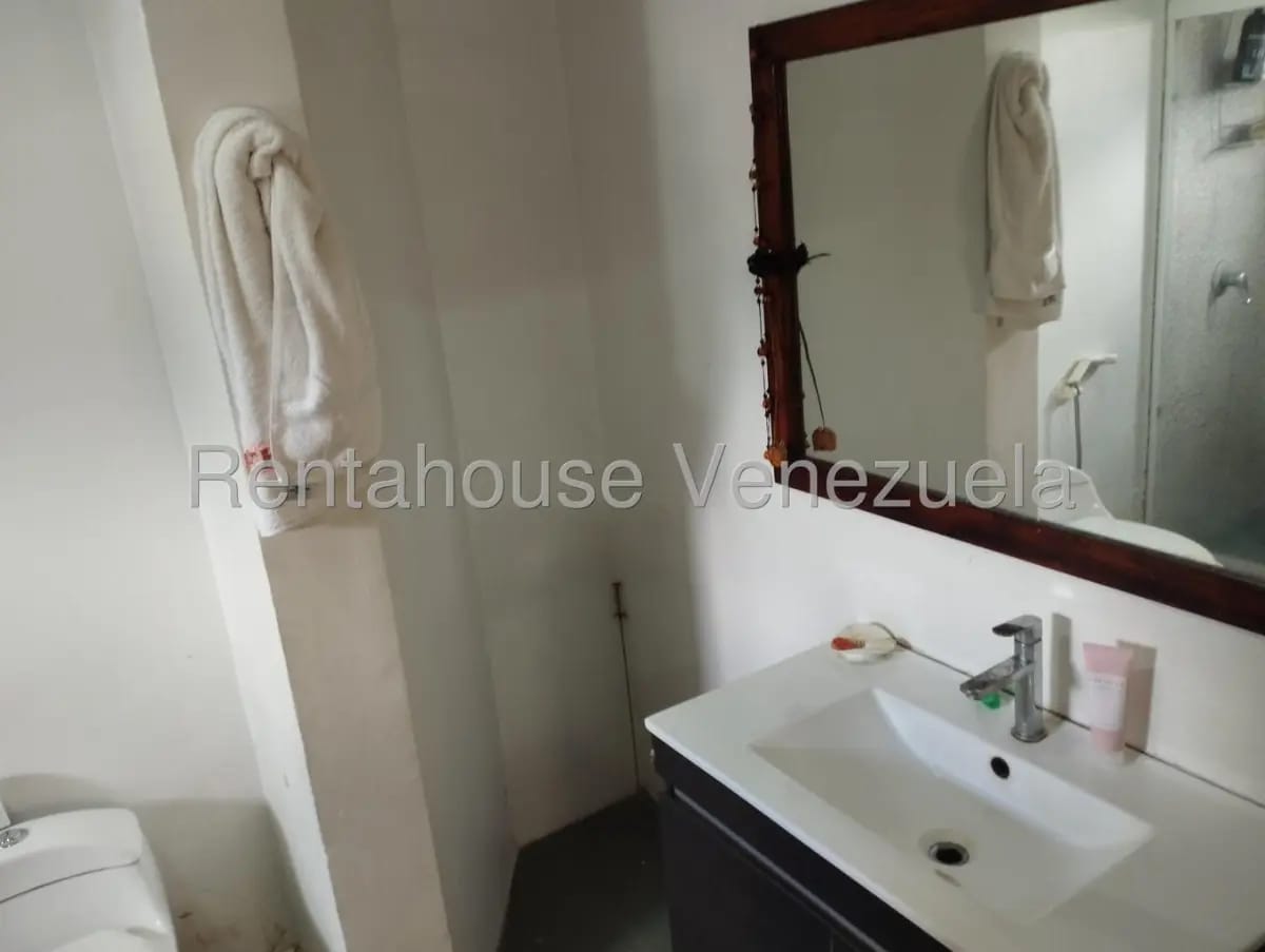 Excelente y Amplio Apartamento (PH) en Venta Los Chaguaramos, Caracas - 15