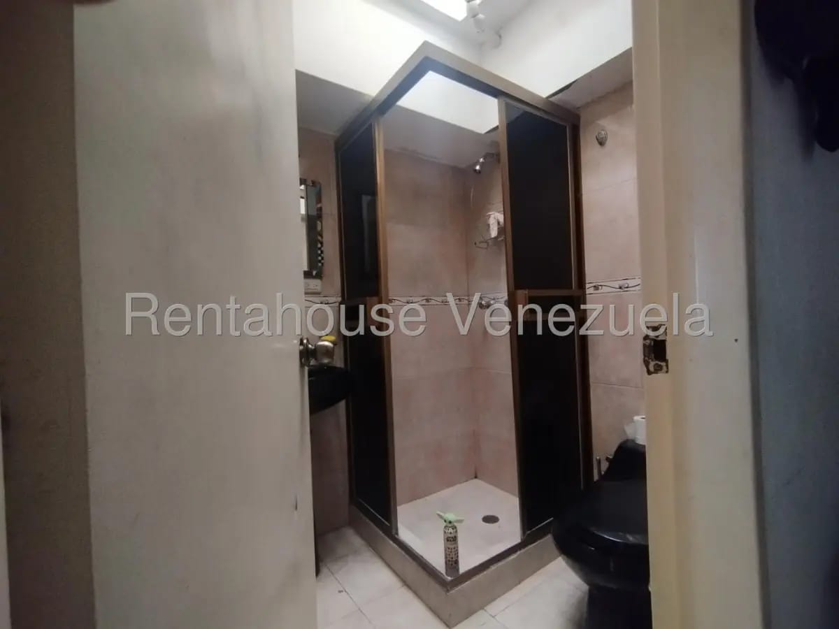 Excelente y Amplio Apartamento (PH) en Venta Los Chaguaramos, Caracas - 16