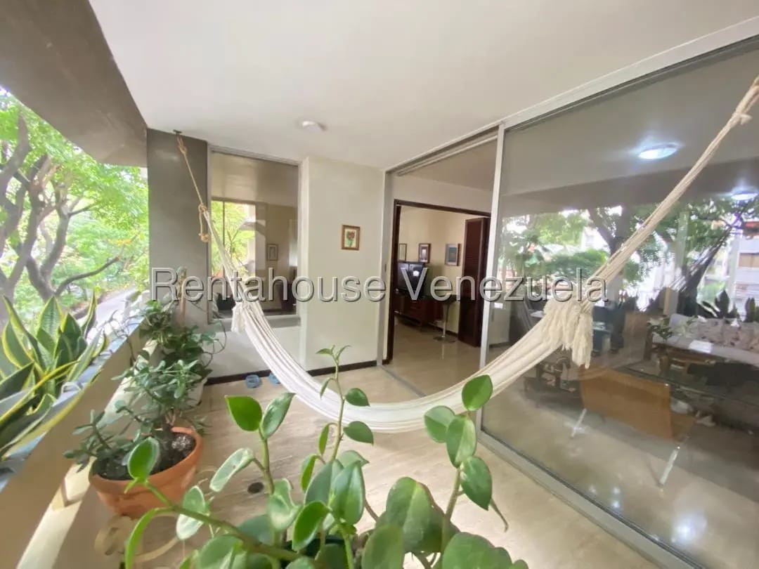 Lindo, Amplio y Diafano Apartamento en Venta La Floridad, Caracas - 11