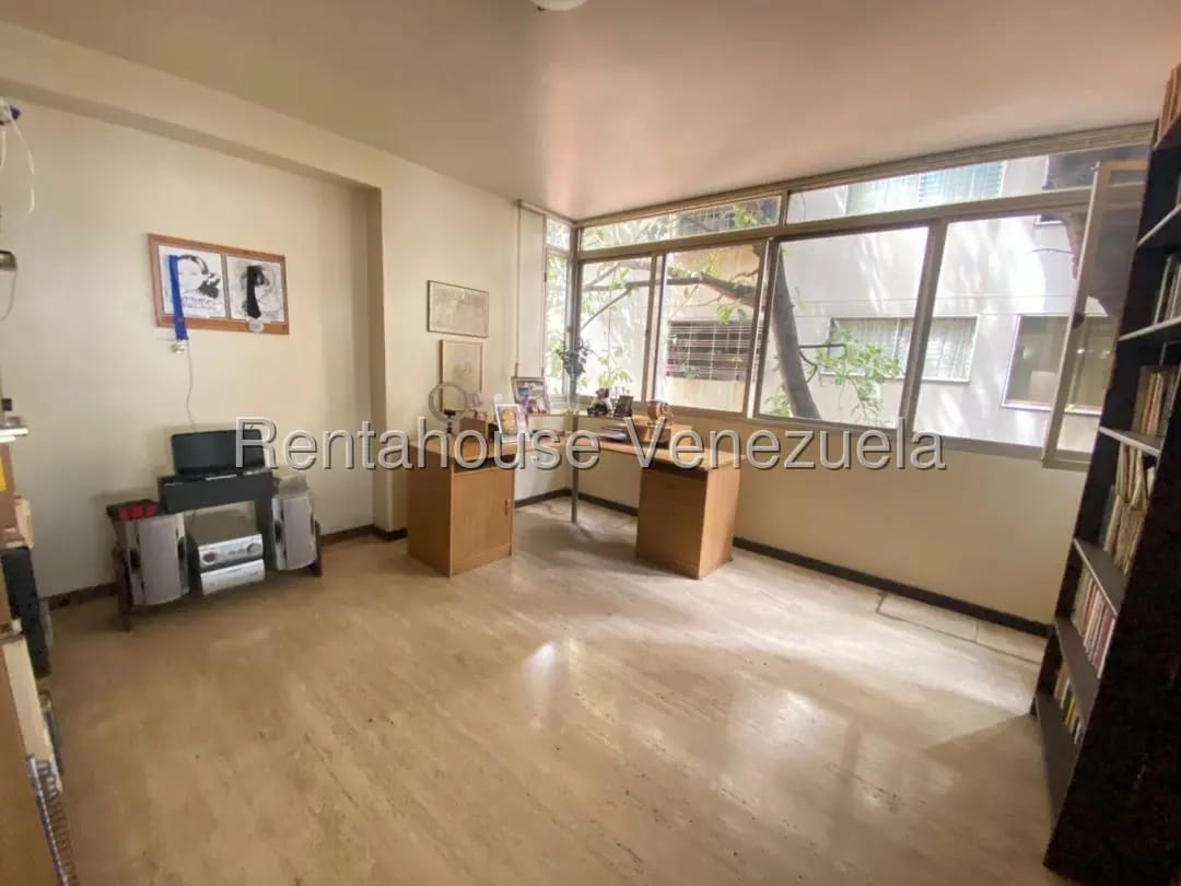 Lindo, Amplio y Diafano Apartamento en Venta La Floridad, Caracas - 12