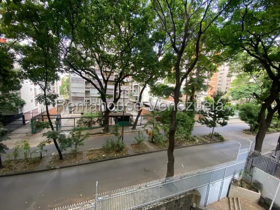 Lindo, Amplio y Diafano Apartamento en Venta La Floridad, Caracas - 16