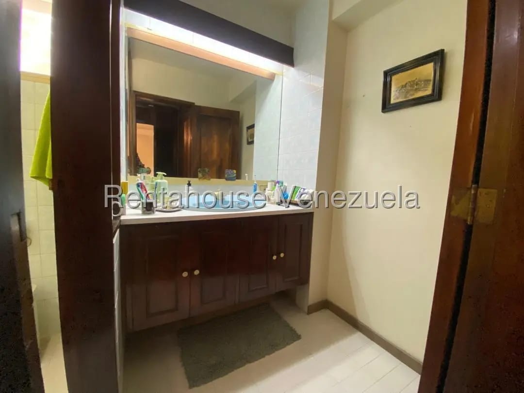 Lindo, Amplio y Diafano Apartamento en Venta La Floridad, Caracas - 17
