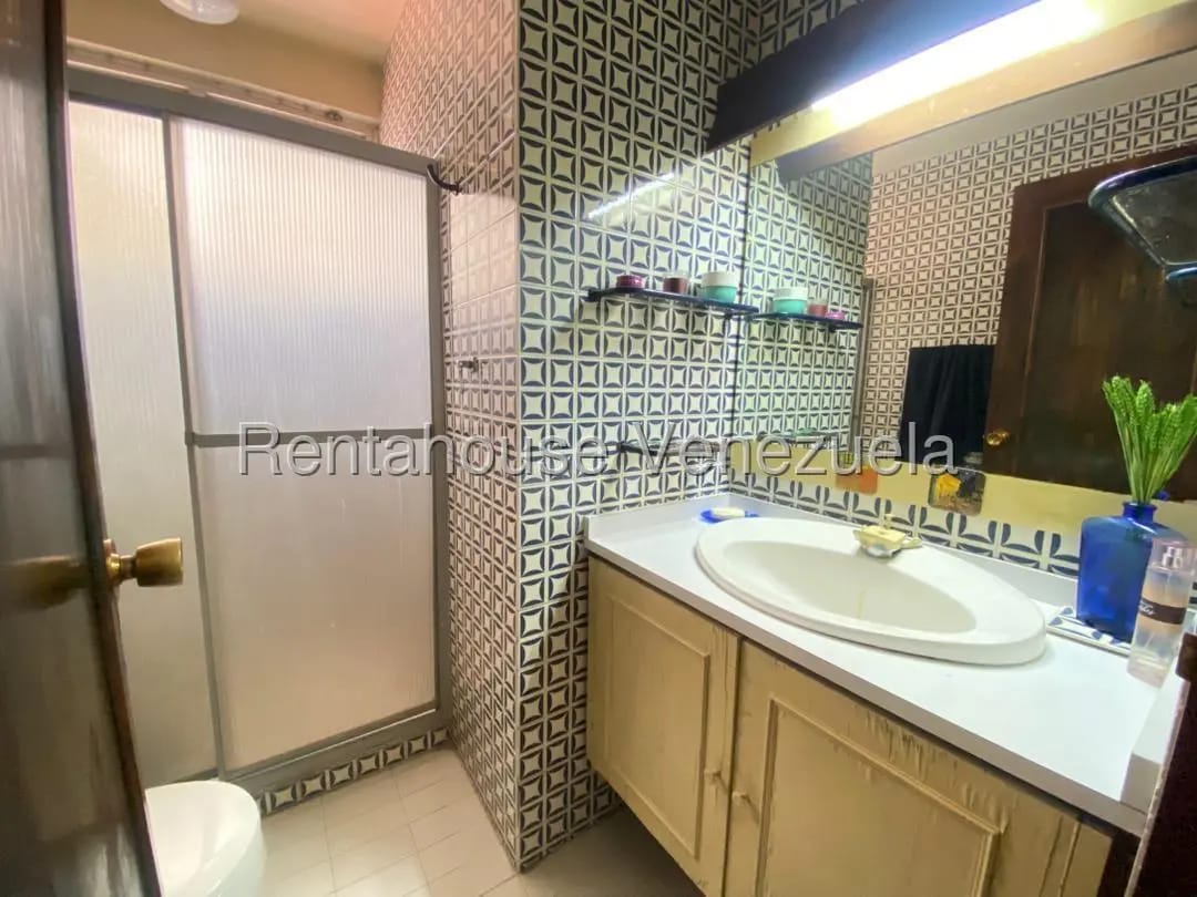 Lindo, Amplio y Diafano Apartamento en Venta La Floridad, Caracas - 19