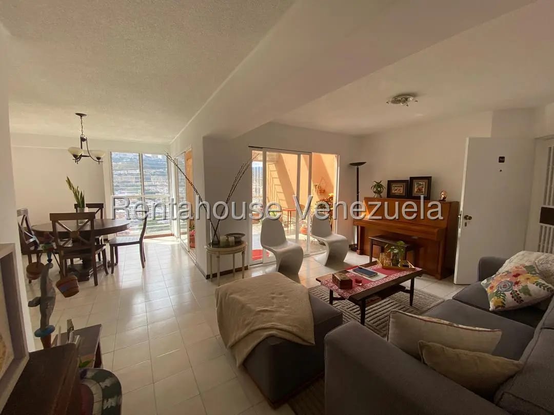 Bello y Amplio Apartamento Dúplex Valle Abajo, Caracas - 2