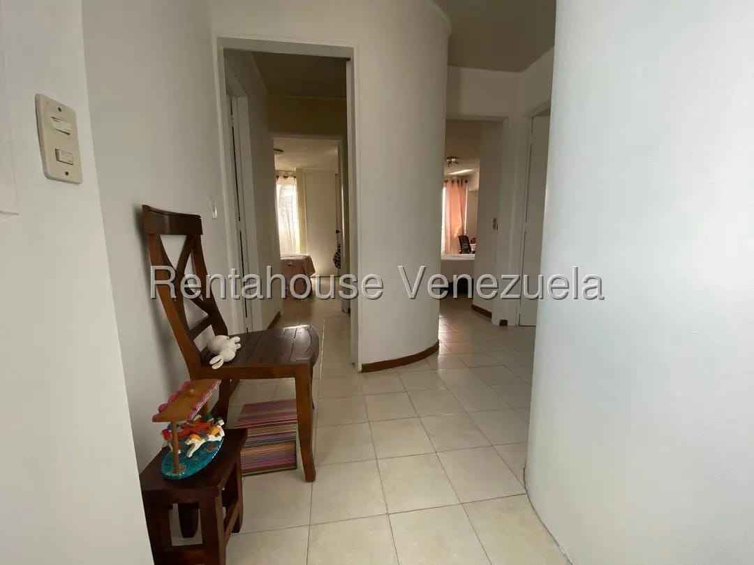 Bello y Amplio Apartamento Dúplex Valle Abajo, Caracas - 13