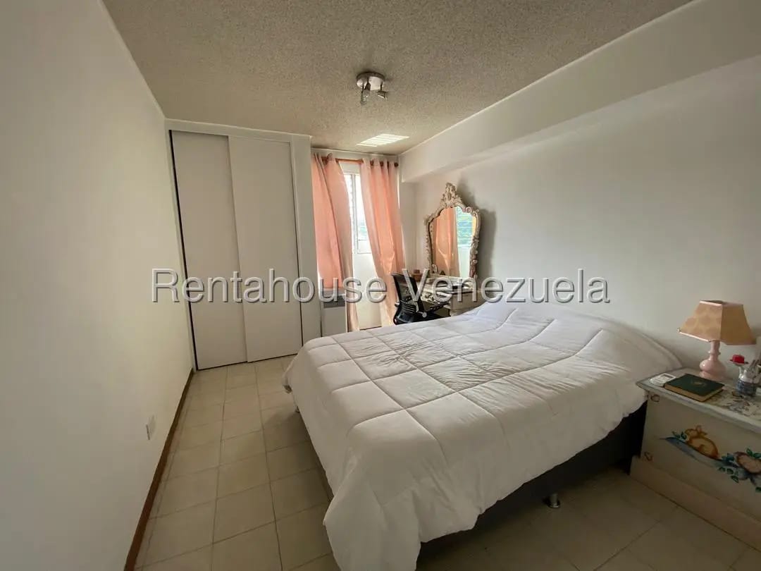 Bello y Amplio Apartamento Dúplex Valle Abajo, Caracas - 14