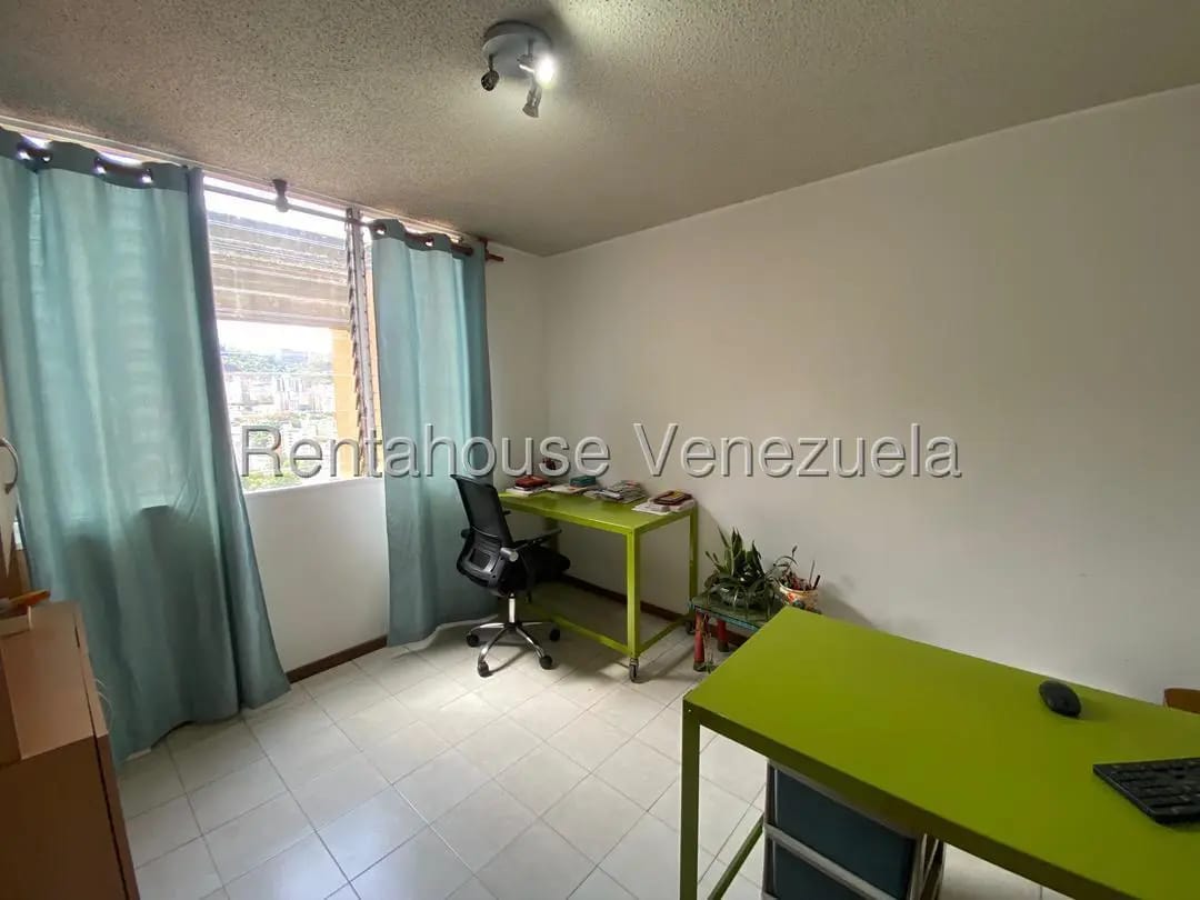 Bello y Amplio Apartamento Dúplex Valle Abajo, Caracas - 16