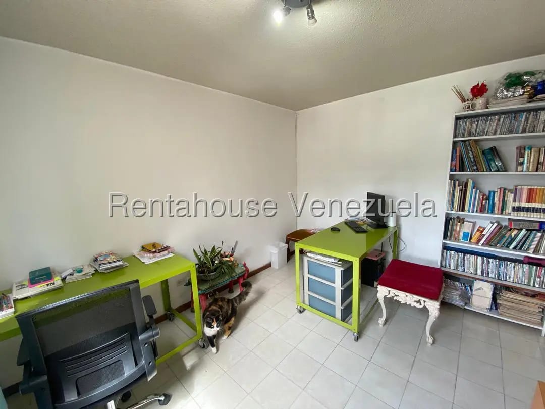 Bello y Amplio Apartamento Dúplex Valle Abajo, Caracas - 19